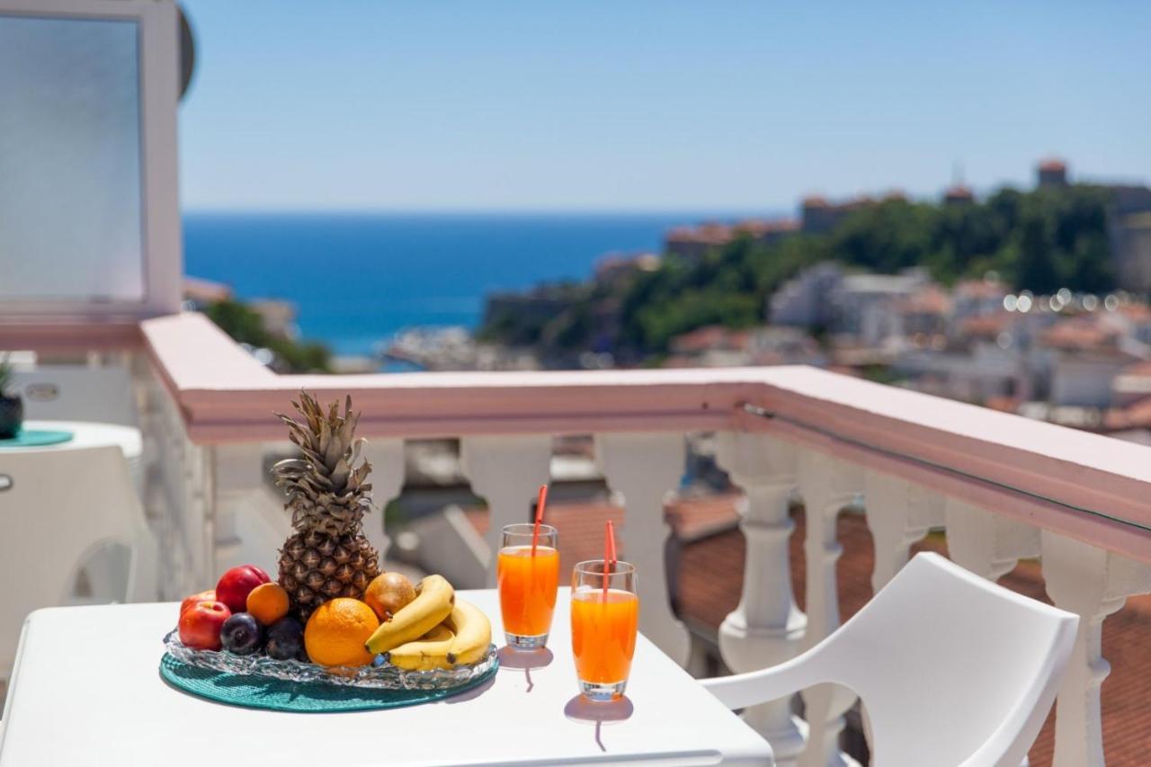 Castello Apartments Улцин Екстериор снимка