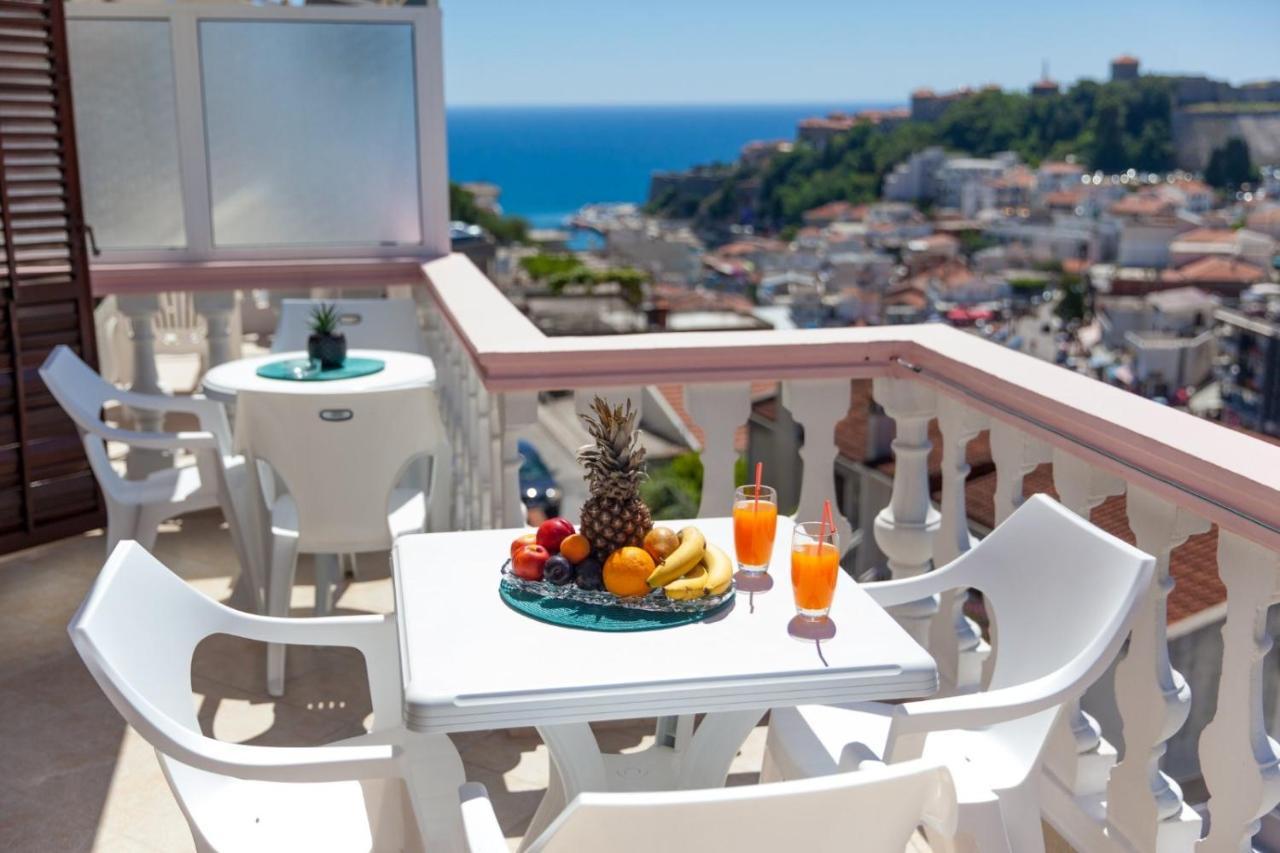 Castello Apartments Улцин Екстериор снимка