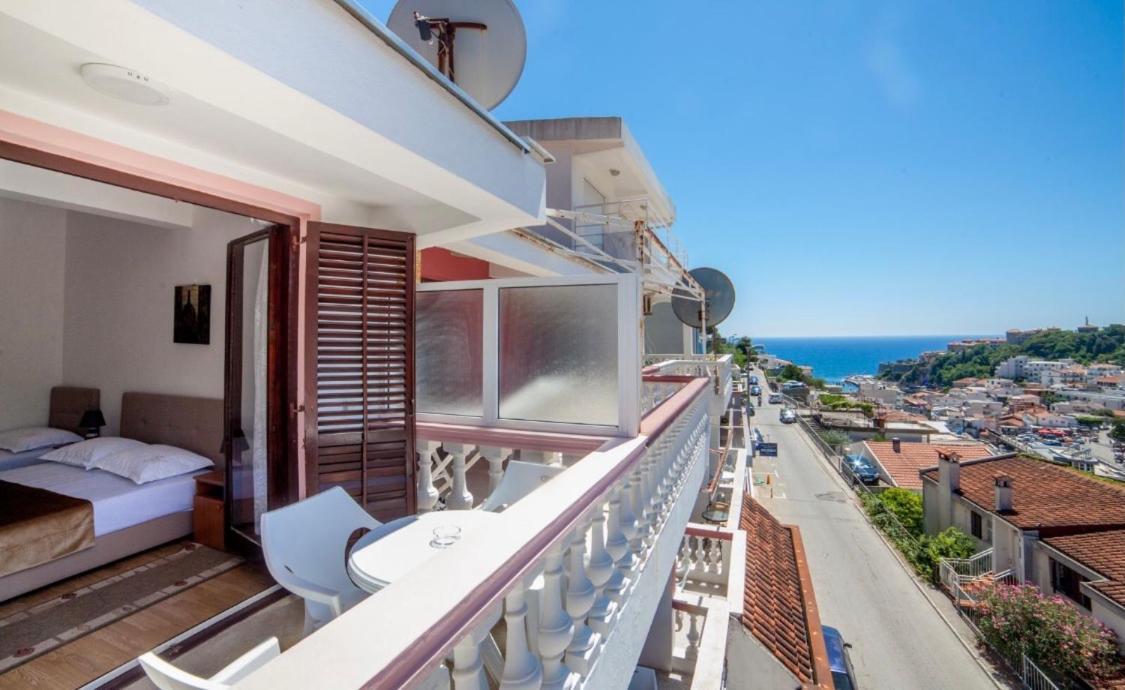 Castello Apartments Улцин Екстериор снимка